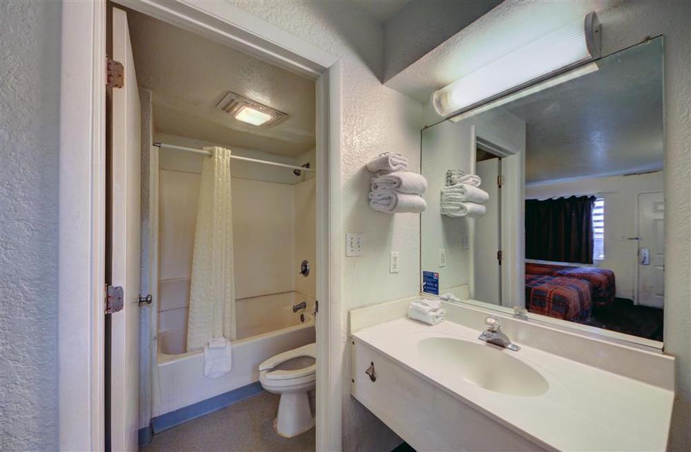 Hotel 6 Midwest City, Ok - 2*