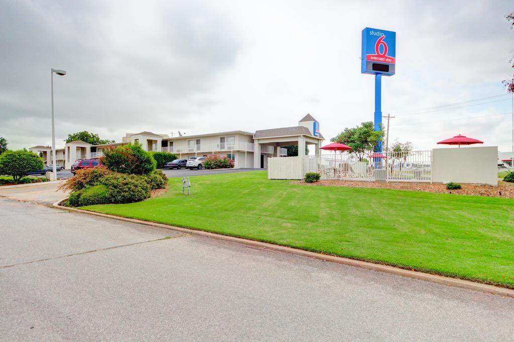 6 Midwest City, Ok - Hotel