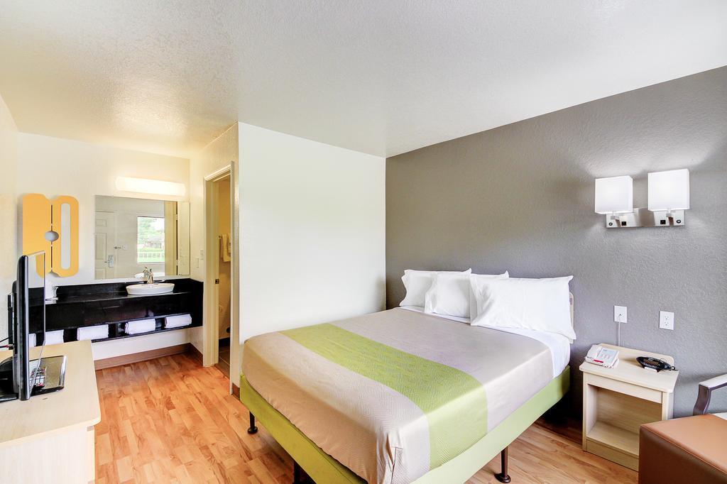 Hotel 6 Midwest City, Ok - Oklahoma City