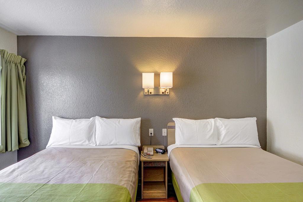 Hotel 6 Midwest City, Ok - Oklahoma City